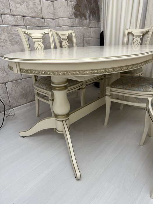 Стол и стулья 8 шт