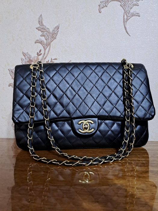 Chanel brendidan Classic Flap sumkasi