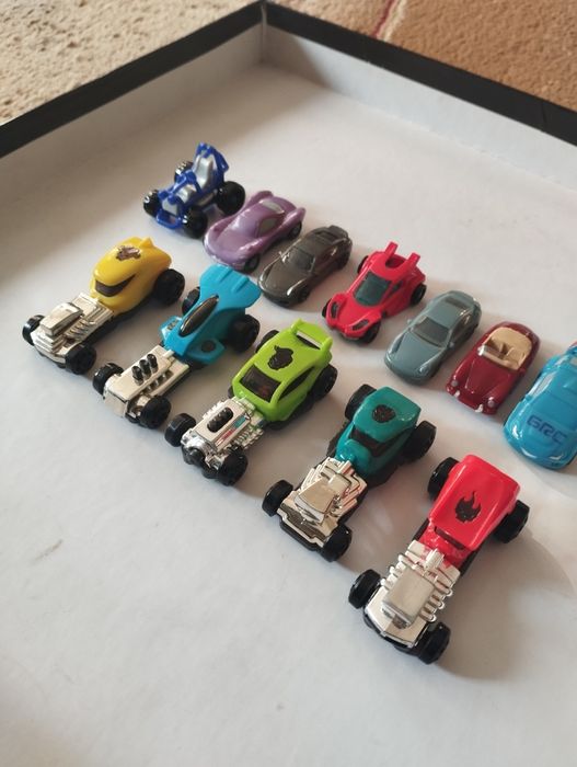 Машинки из Киндер