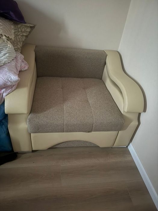 Диван + кресло.