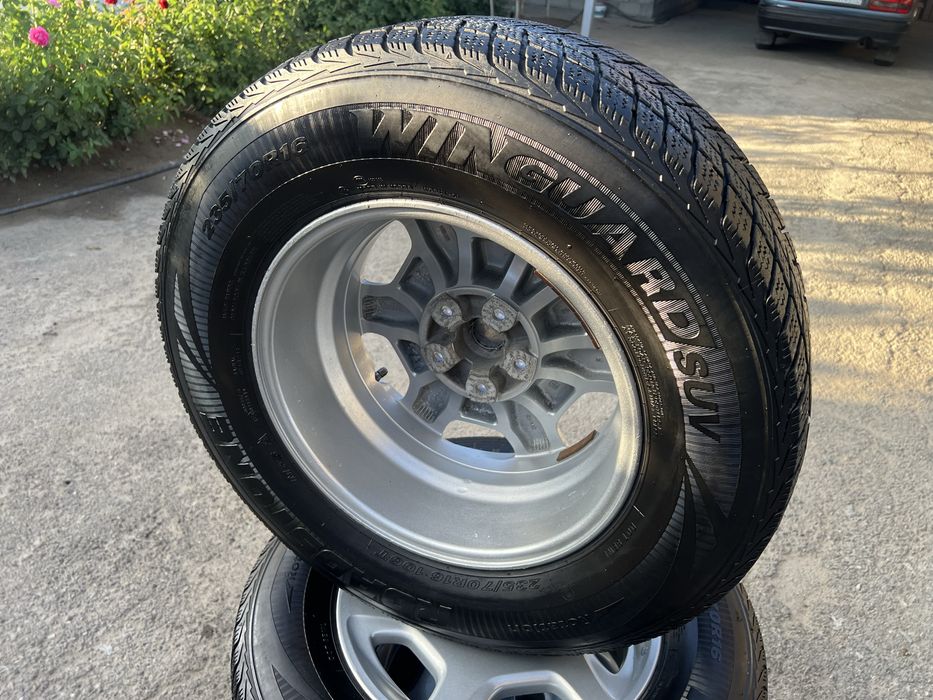 Продам диски с резиной 235.70.R16