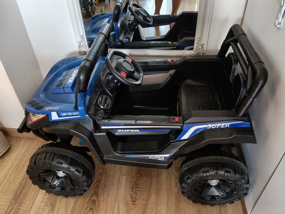 Vând Mașina Jeep Copii