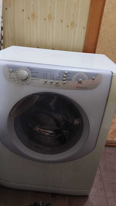 Стиральная машина Ariston AQUALTIS