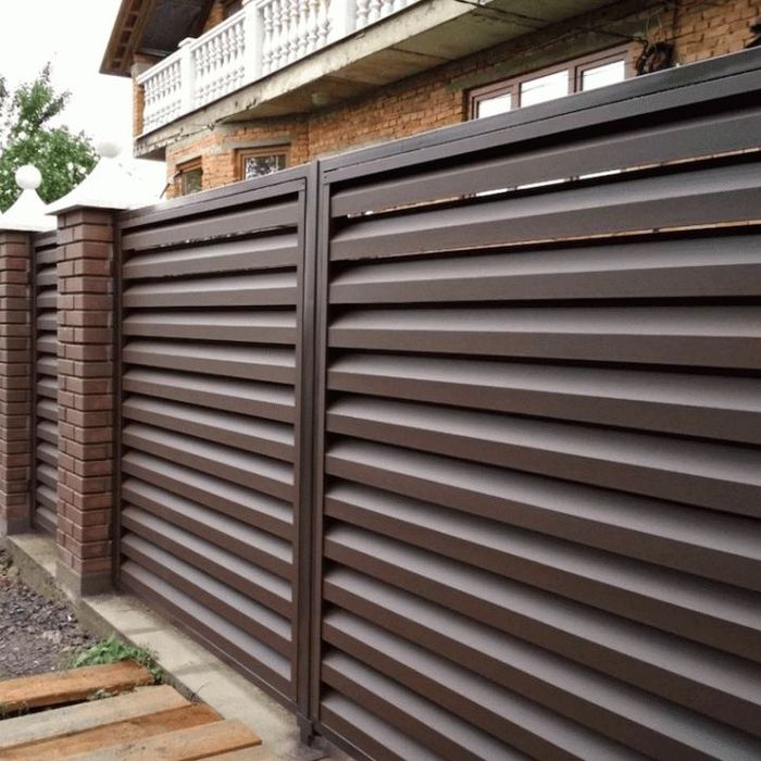 Заборы жалюзи крассивая