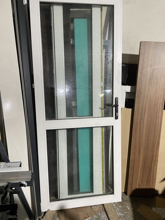 Ușa si geamuri termopane