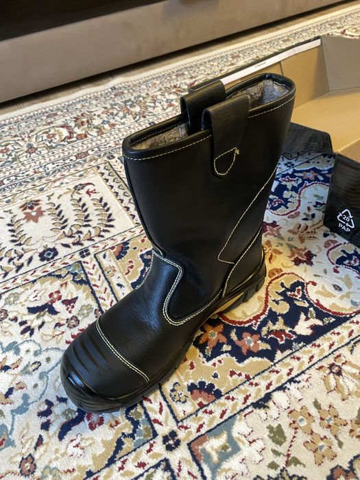 Противоударные ботинки