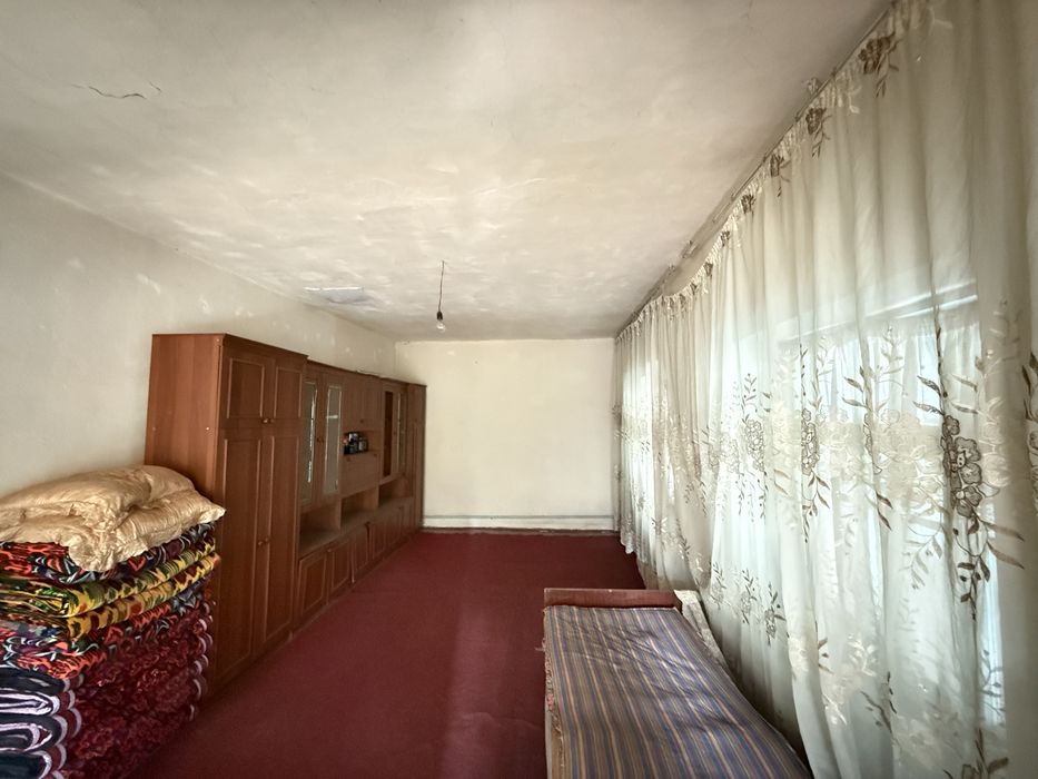 Ховли 8-март кучасида 12-соток 9-хонали