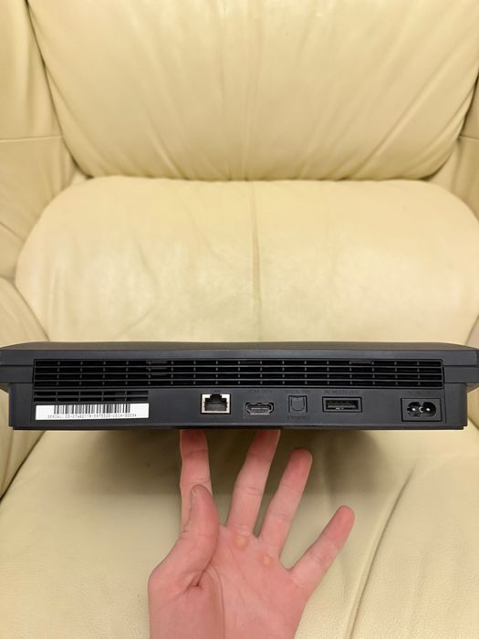 PlayStation 3 Slim + 2 контролера + 3 игри – Отлично състояние