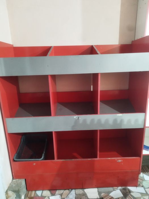 Продаю полки и холодильники б/у