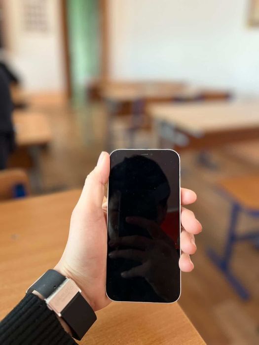 Айфон 12 продается