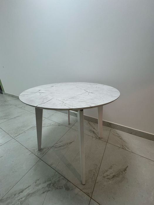 Продам стол обеденный