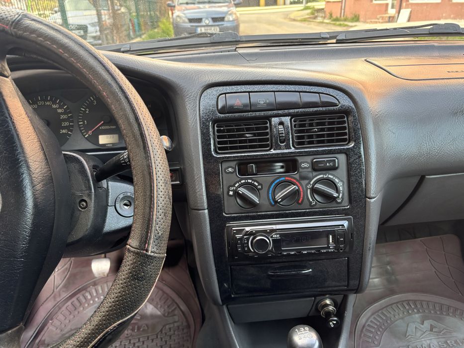 Тойота Авенсис  1999г.