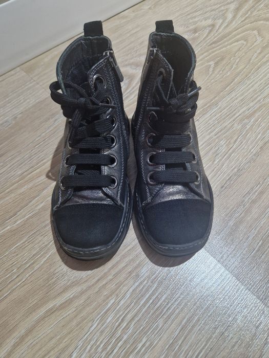 Обувь на девочку tiflan