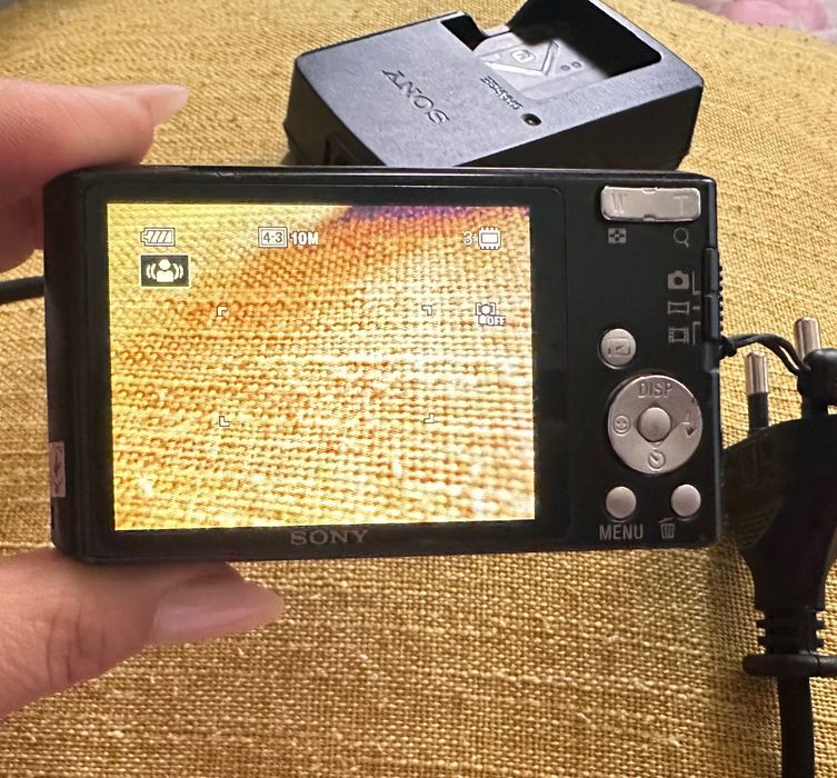 SONY Фотоаппарат Работает отлично.
