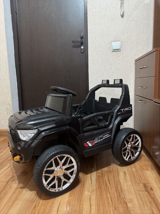 Детский электромобиль