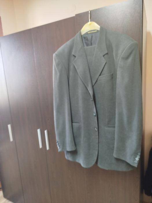 Мъжки костюм  ,тъмно сив