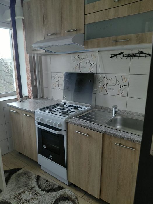 Închiriez garsoniera