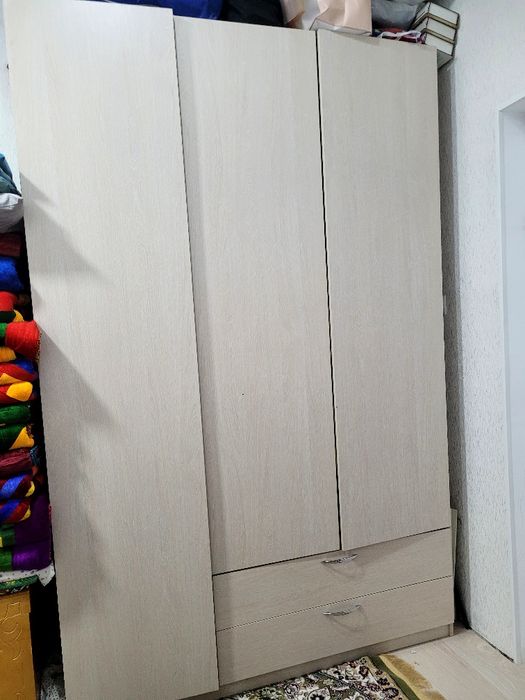 Продам шкаф вместительный