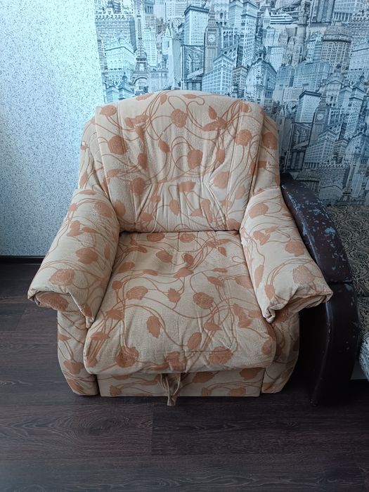Продается диван с креслом