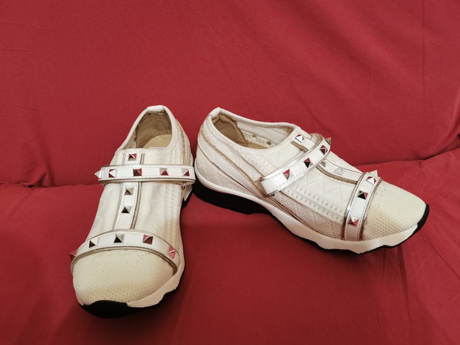 Ново спортно елегантни обувки