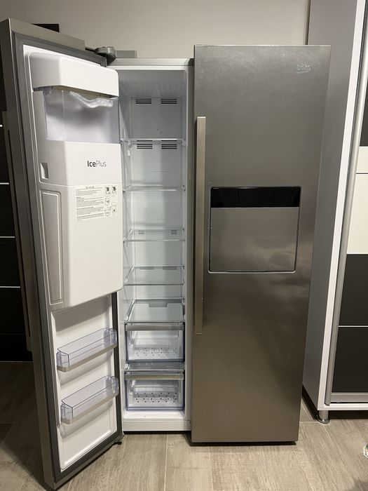 Side-by-side Beko GN162431ZX