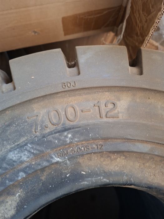 Cauciucuri pline Laugfs 700-12