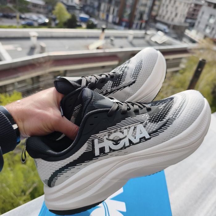 Hoka Skyflow in Black-White 42-43-44