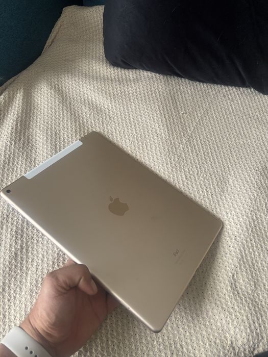 Ipad Pro 12.9 de 256 gb. ( Cartela sim) husa originala apple piele .
