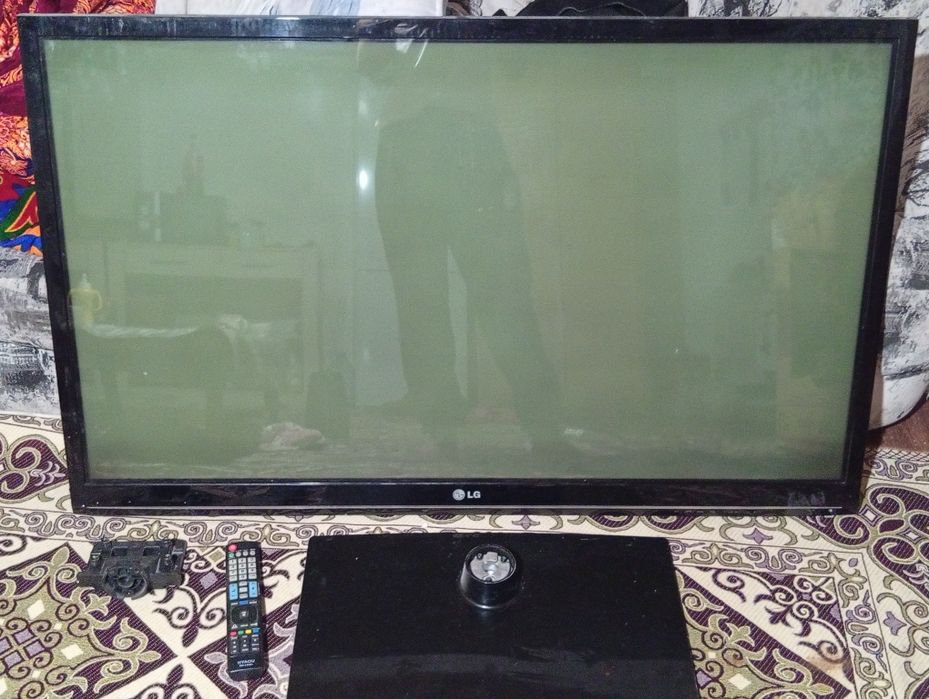 телевизор LG б/у 107[42] см