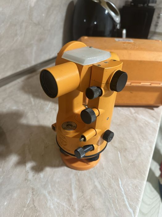 Лазер за ниво и професионални нивилири