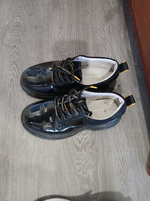 Продам туфли для девочки