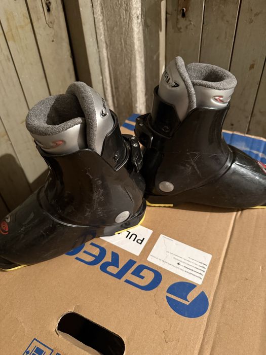 Продавам ски обувки детски