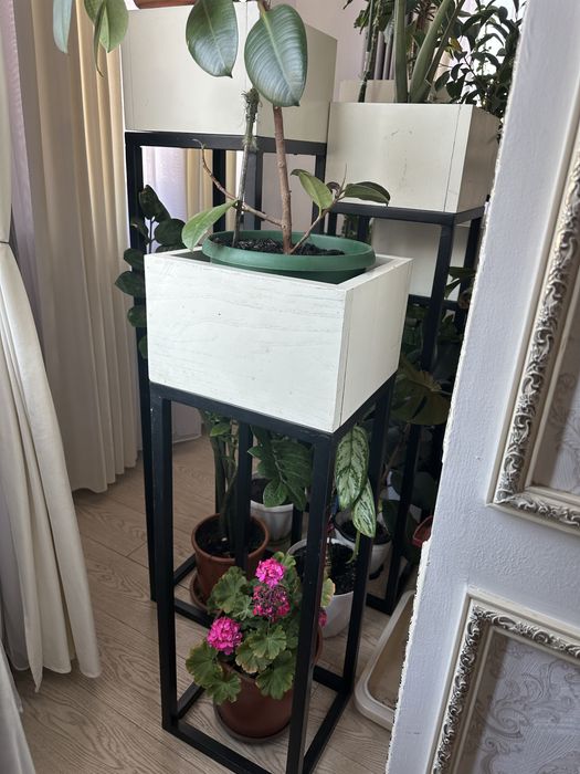 Подставка для Цветов .