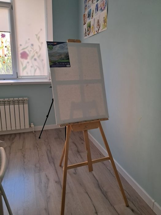 Мольберт/холст продам
