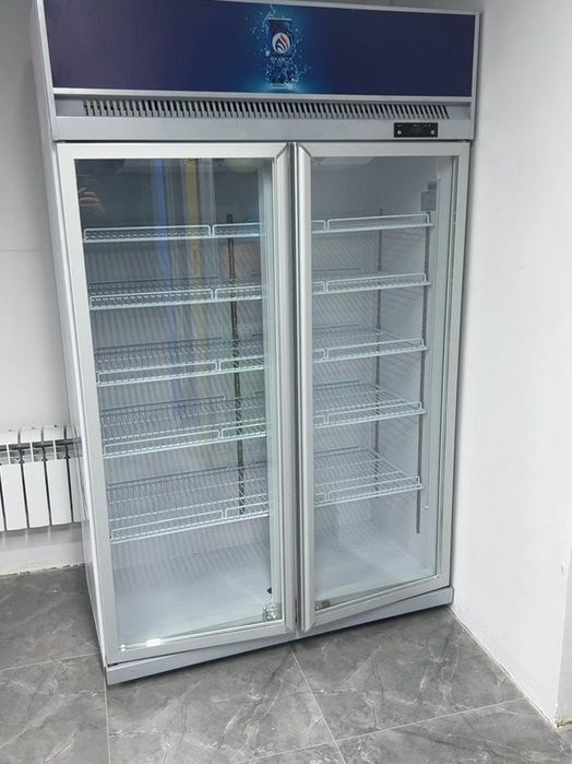 Продам холодильную витрину Samga LC 1200W