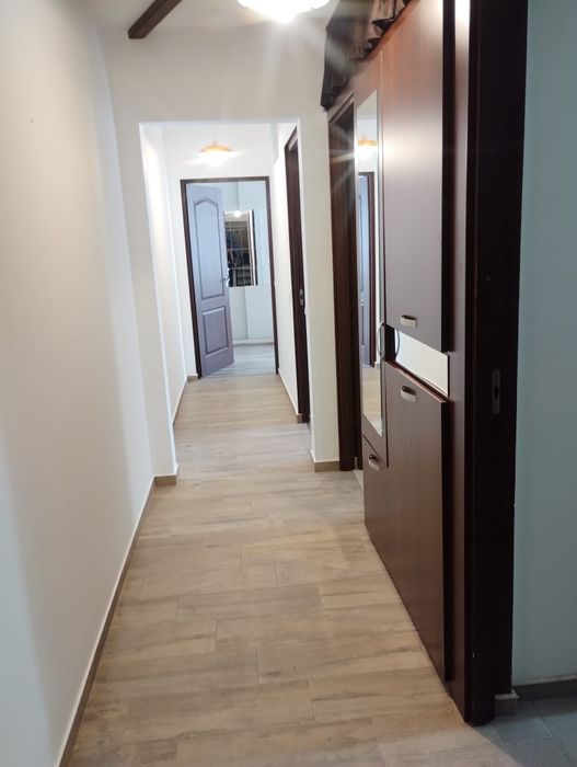 Închiriez apartament cu 2 camere