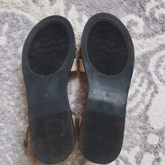 Продам почти новые сандалии