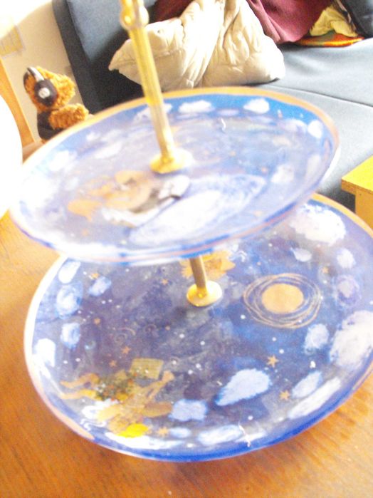 Фруктиера на 2 нива с рисунки от Розина Вахтмайстер.