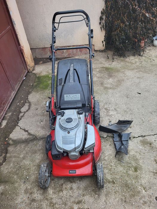 Mașină de tuns iarba cu propulsie