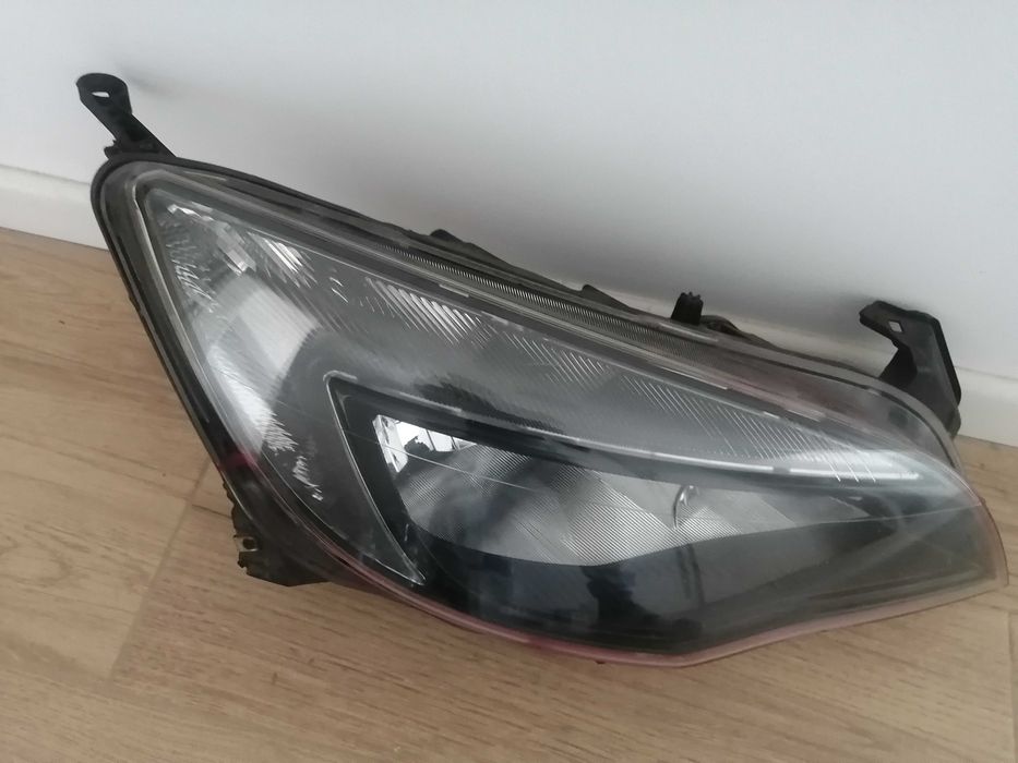far Opel Astra J dreapta cu led 500 lei