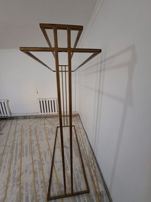 Вешалка. Для одежды. Состояние идеальное.