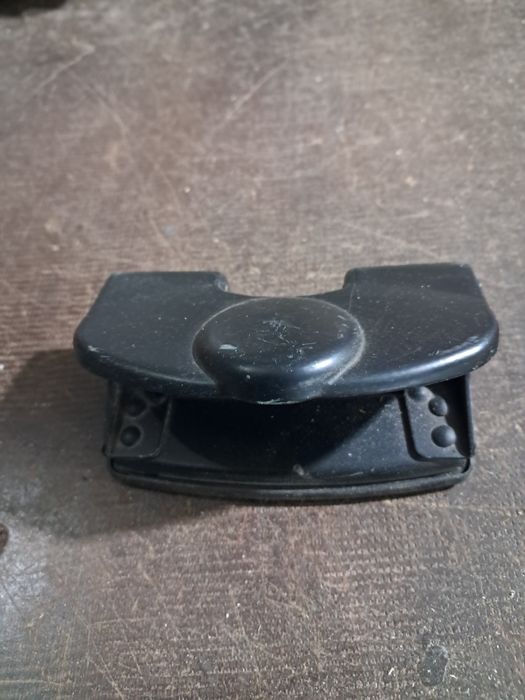 Продам дырокол .