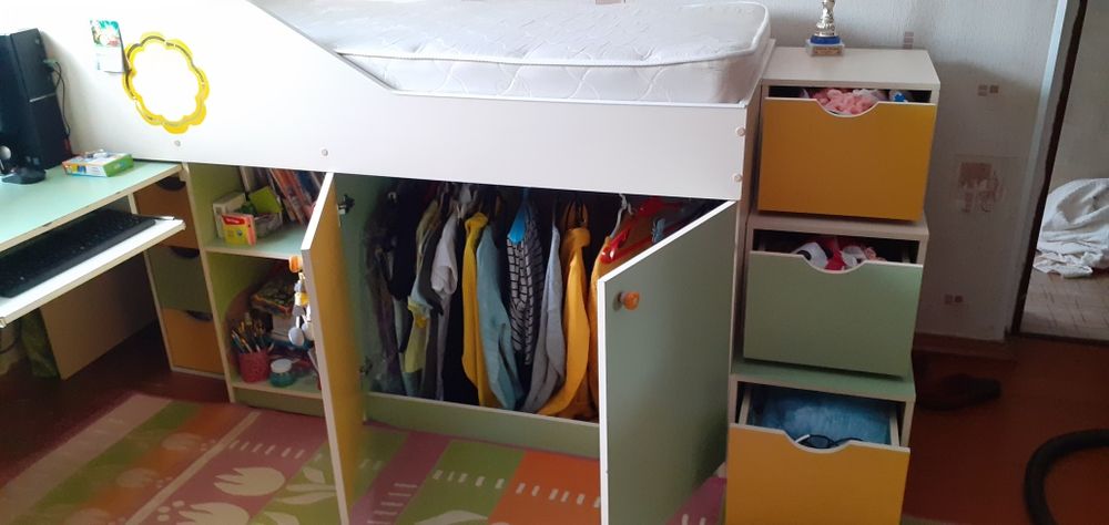 Кровать детская .