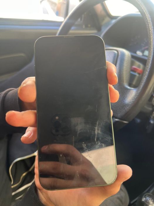 Продам айфон 13