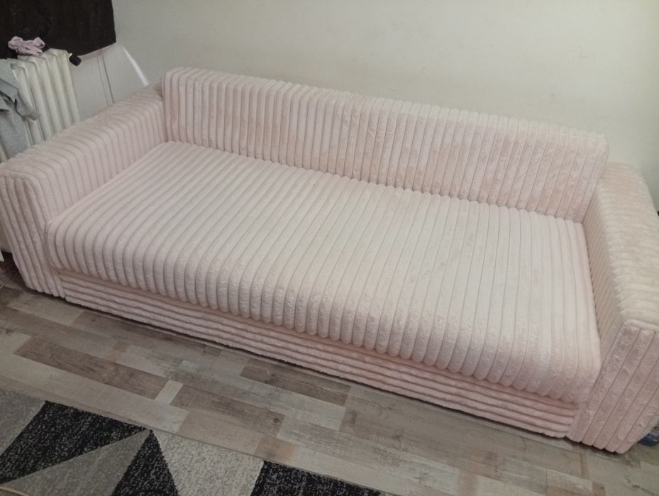 Vând canapea extensibila.