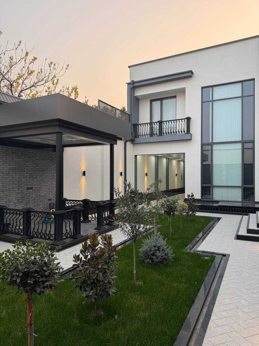 на Центр Луначарского  ПРОДАЕТСЯ ДОМ 5 СотокКомната: 7