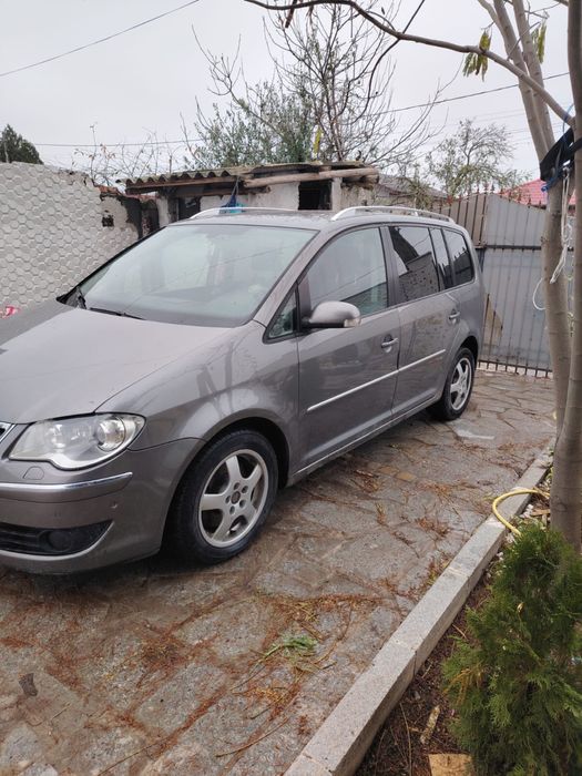 Vând Volkswagen Touran 2008 – 2.0 TDI, motorină