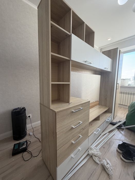 Продается шкаф очень удобный для одежды для книг