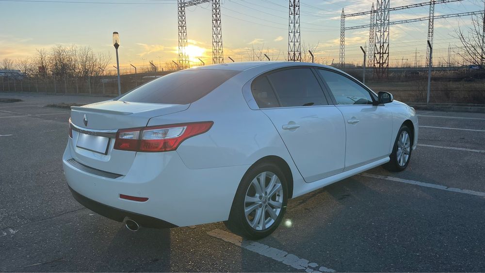 RENAULT Latitude 2011 — imagine 4