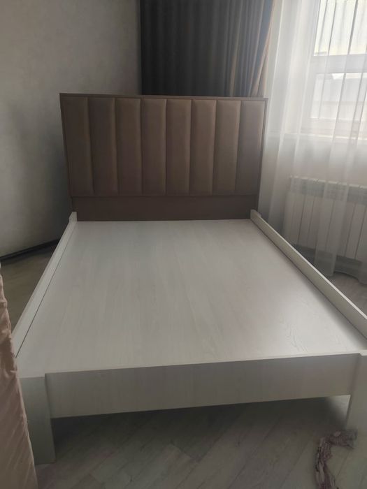 Продам кровать с матрасом